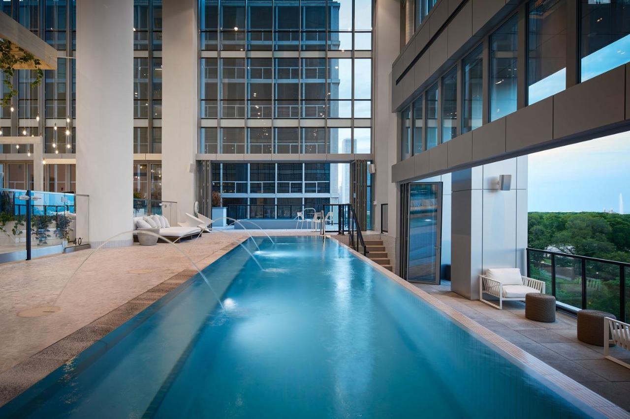 Sentral Michigan Avenue Aparthotel Chicago Ngoại thất bức ảnh The pool at the Ritz-Carlton, Dallas