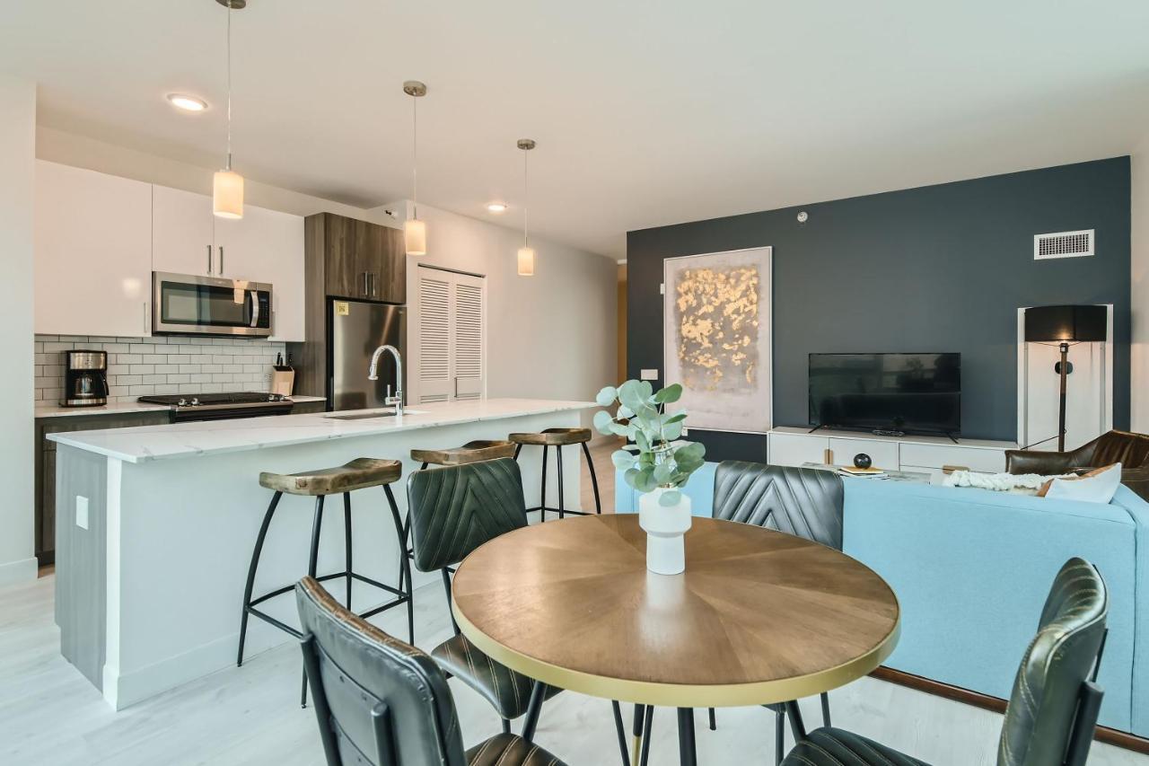 Sentral Michigan Avenue Aparthotel Chicago Ngoại thất bức ảnh A staged home for sale in the United States