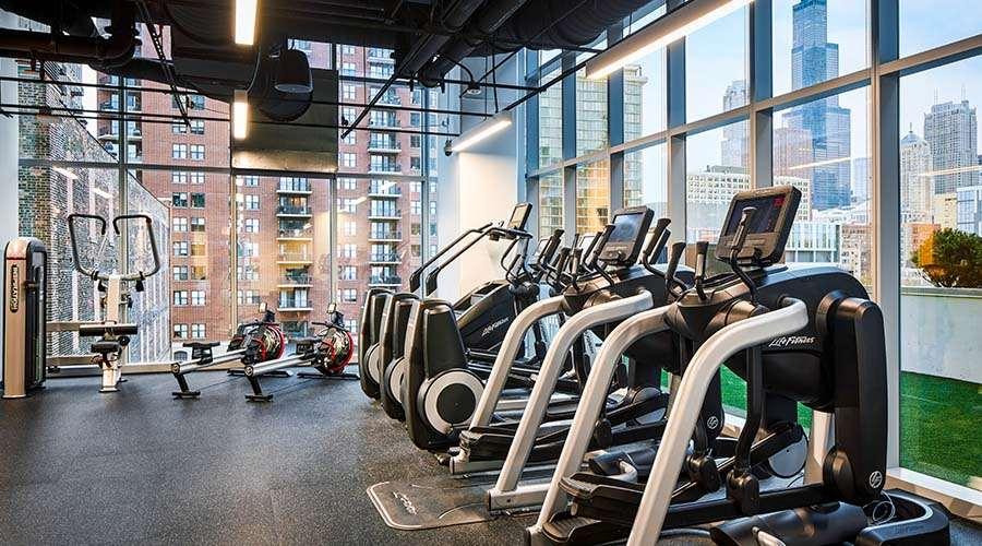 Sentral Michigan Avenue Aparthotel Chicago Tiện nghi bức ảnh The gym at The Standard East Village