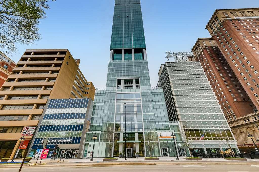 Sentral Michigan Avenue Aparthotel Chicago Ngoại thất bức ảnh The building's entrance